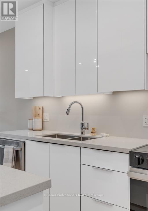 #105 32 BRUNEL ROAD - 16
