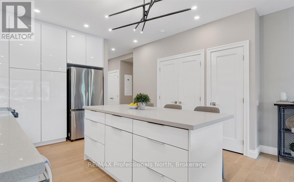 #102 32 BRUNEL ROAD - 28