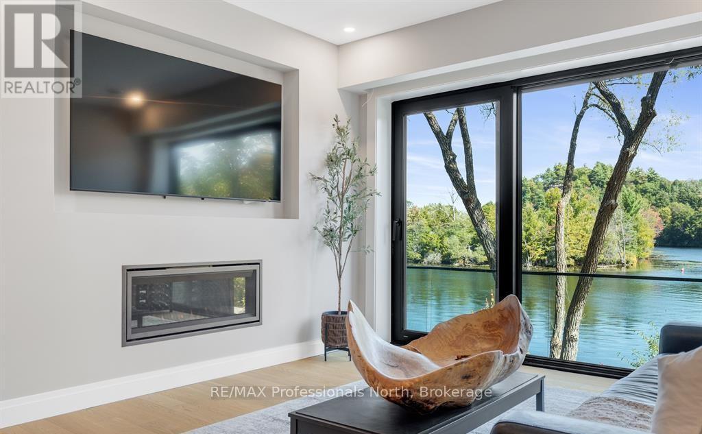 #102 32 BRUNEL ROAD - 32