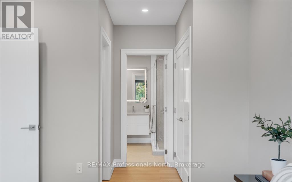 #102 32 BRUNEL ROAD - 39