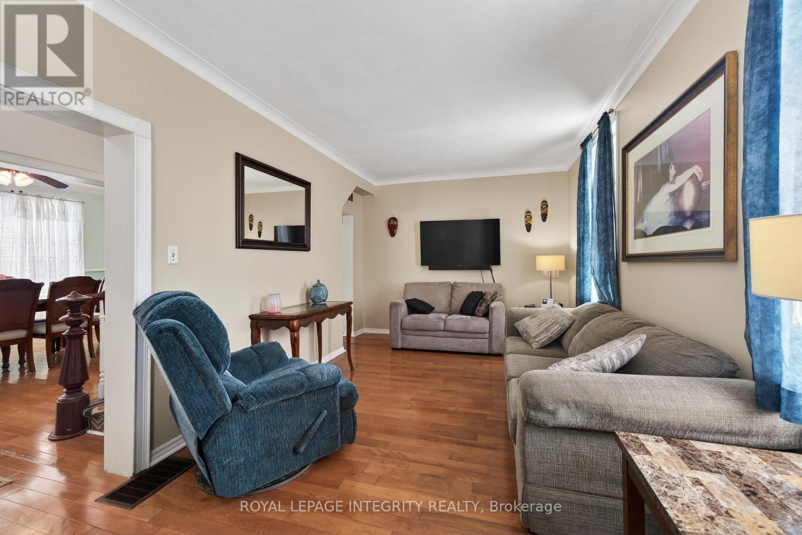 33 ROCHESTER STREET - 10