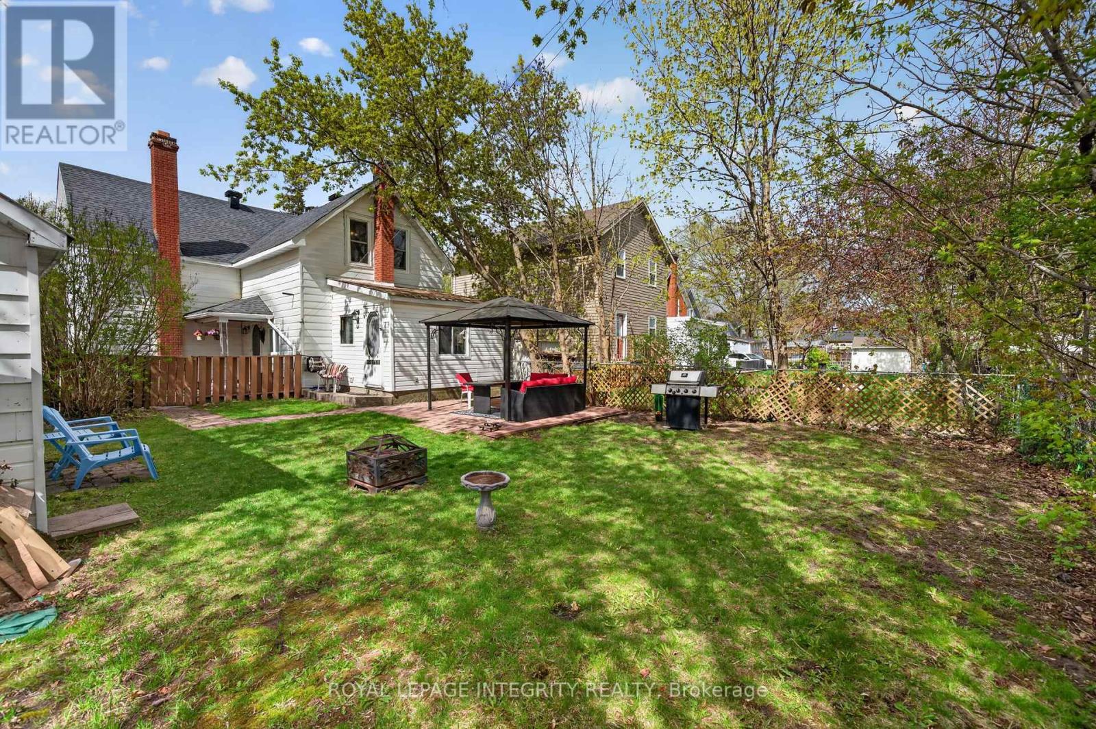 33 ROCHESTER STREET - 32