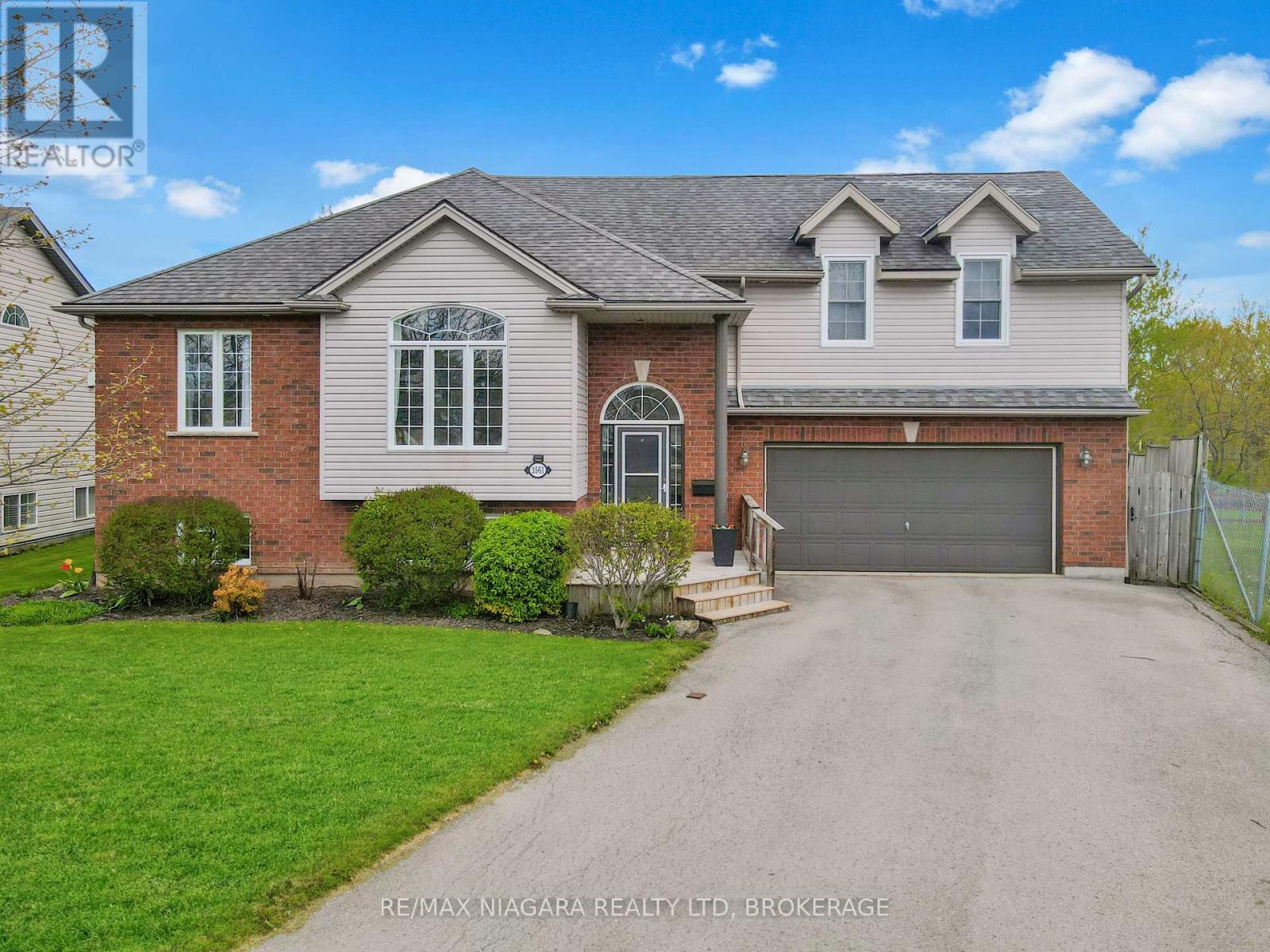 3561 CARVER STREET - 1
