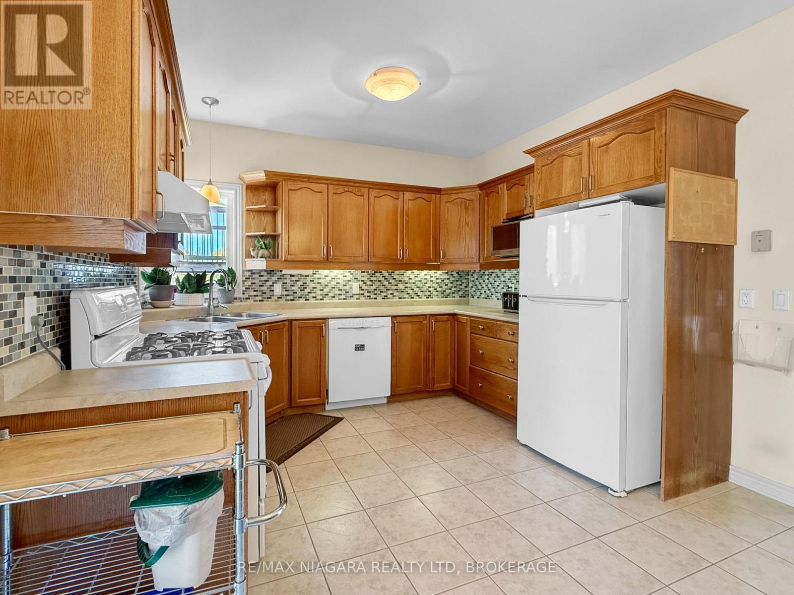 3561 CARVER STREET - 10