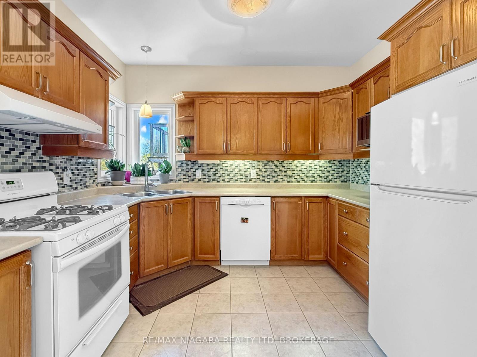 3561 CARVER STREET - 11