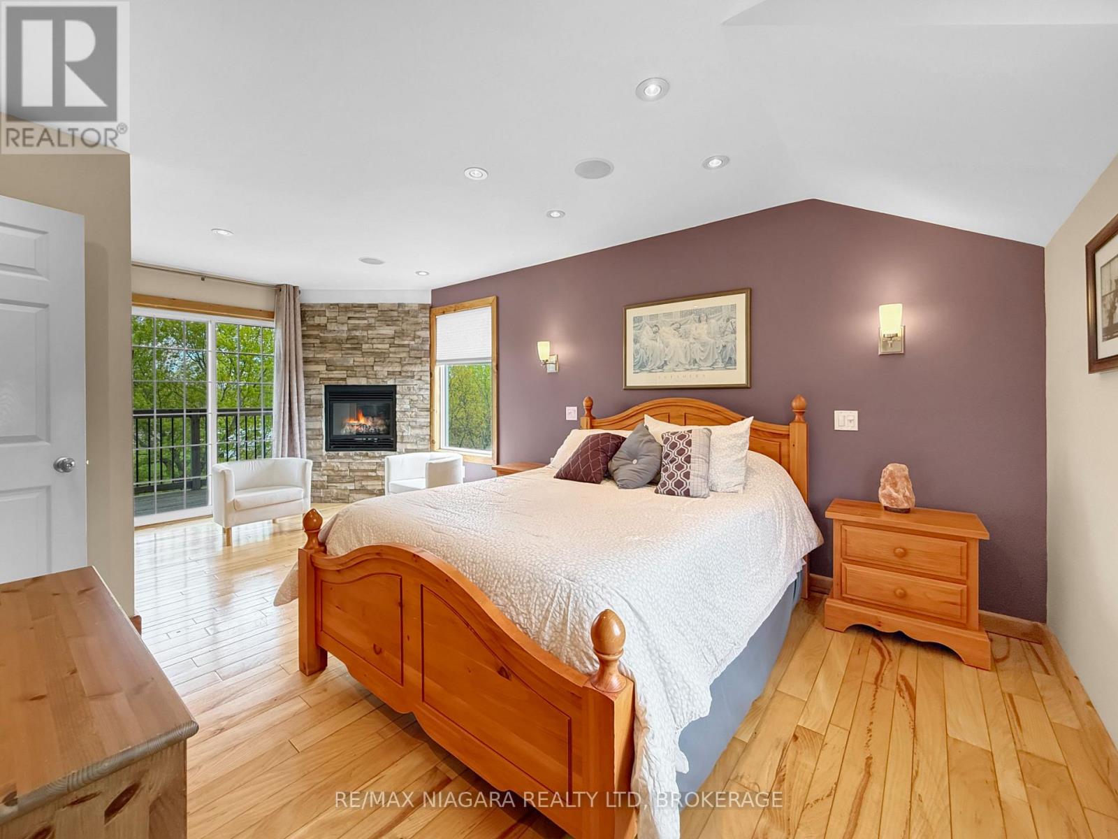 3561 CARVER STREET - 20