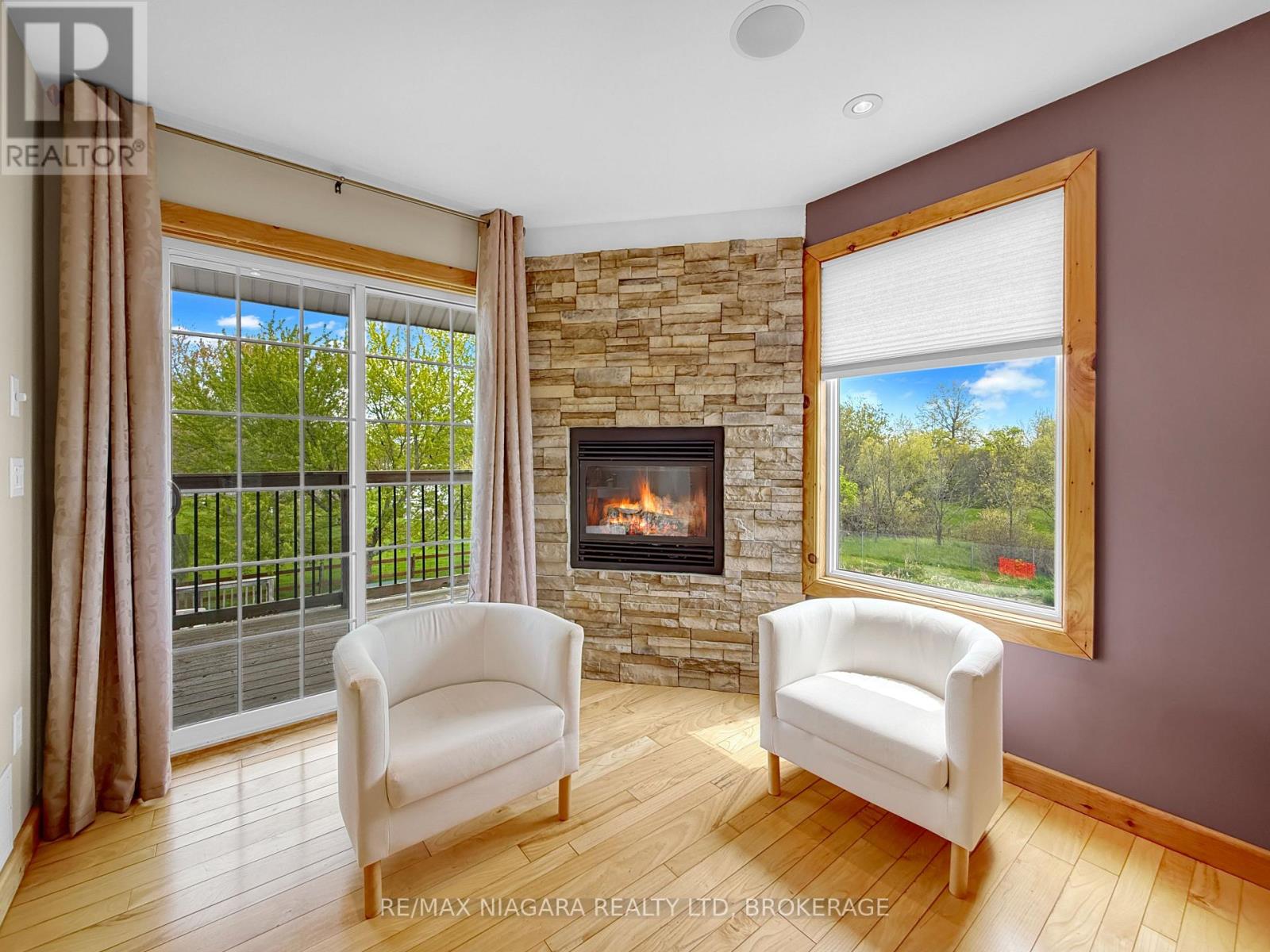3561 CARVER STREET - 21