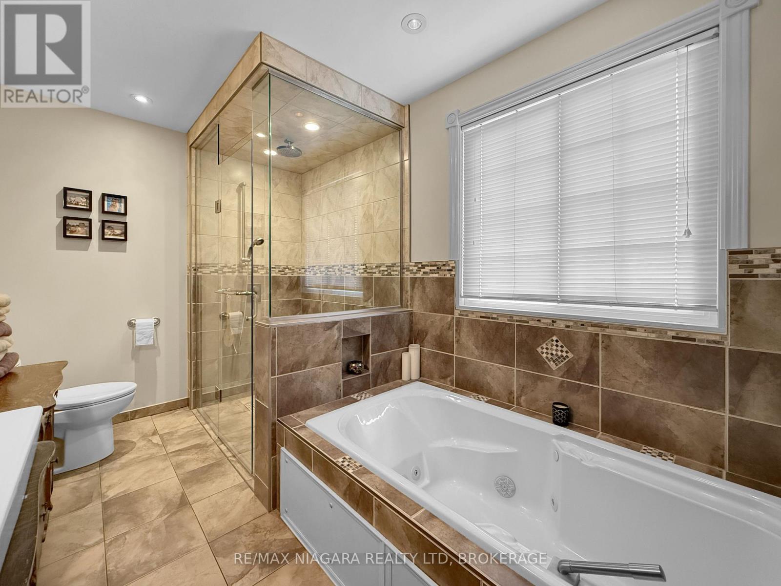 3561 CARVER STREET - 23