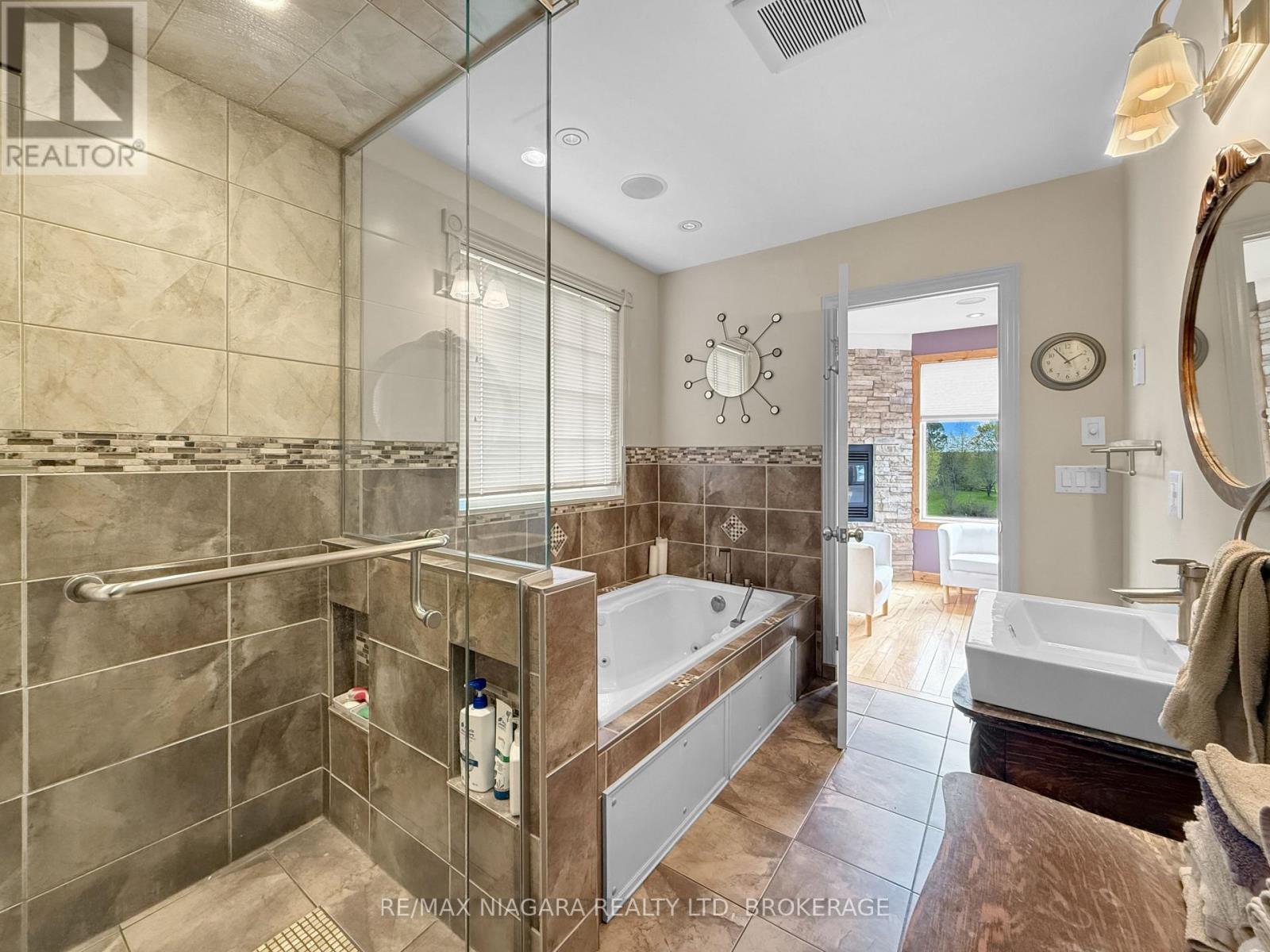 3561 CARVER STREET - 24