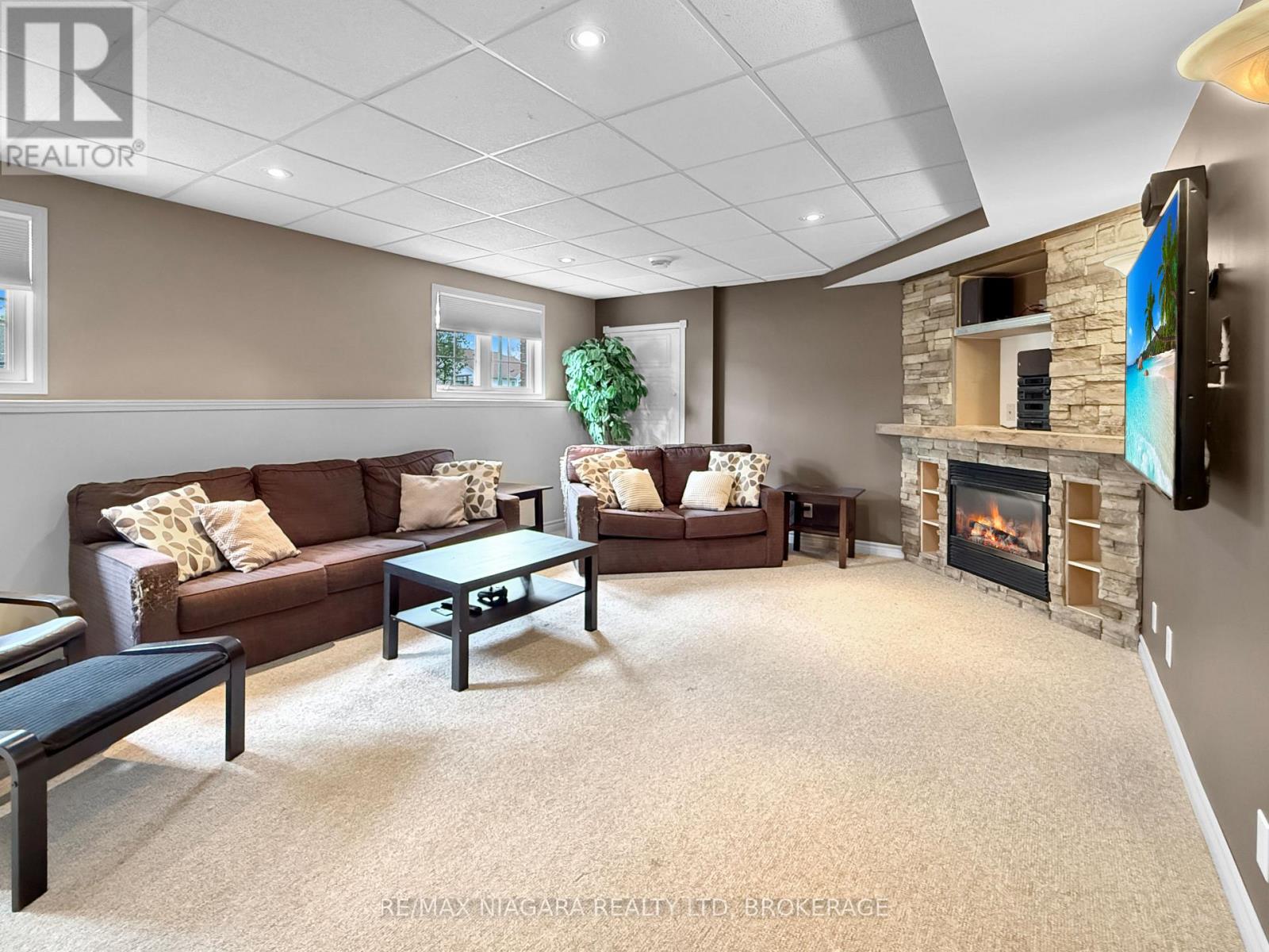 3561 CARVER STREET - 27