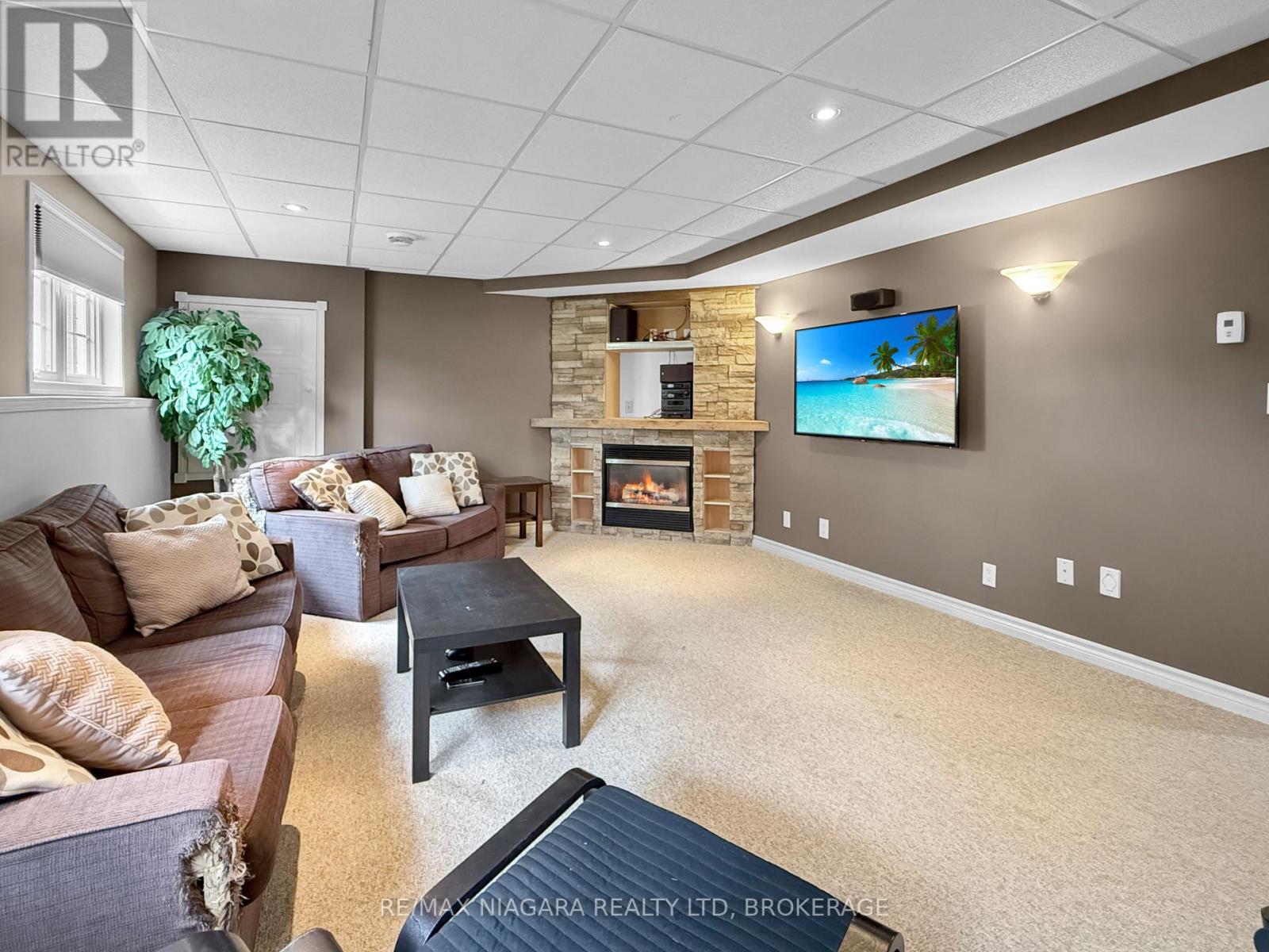 3561 CARVER STREET - 28