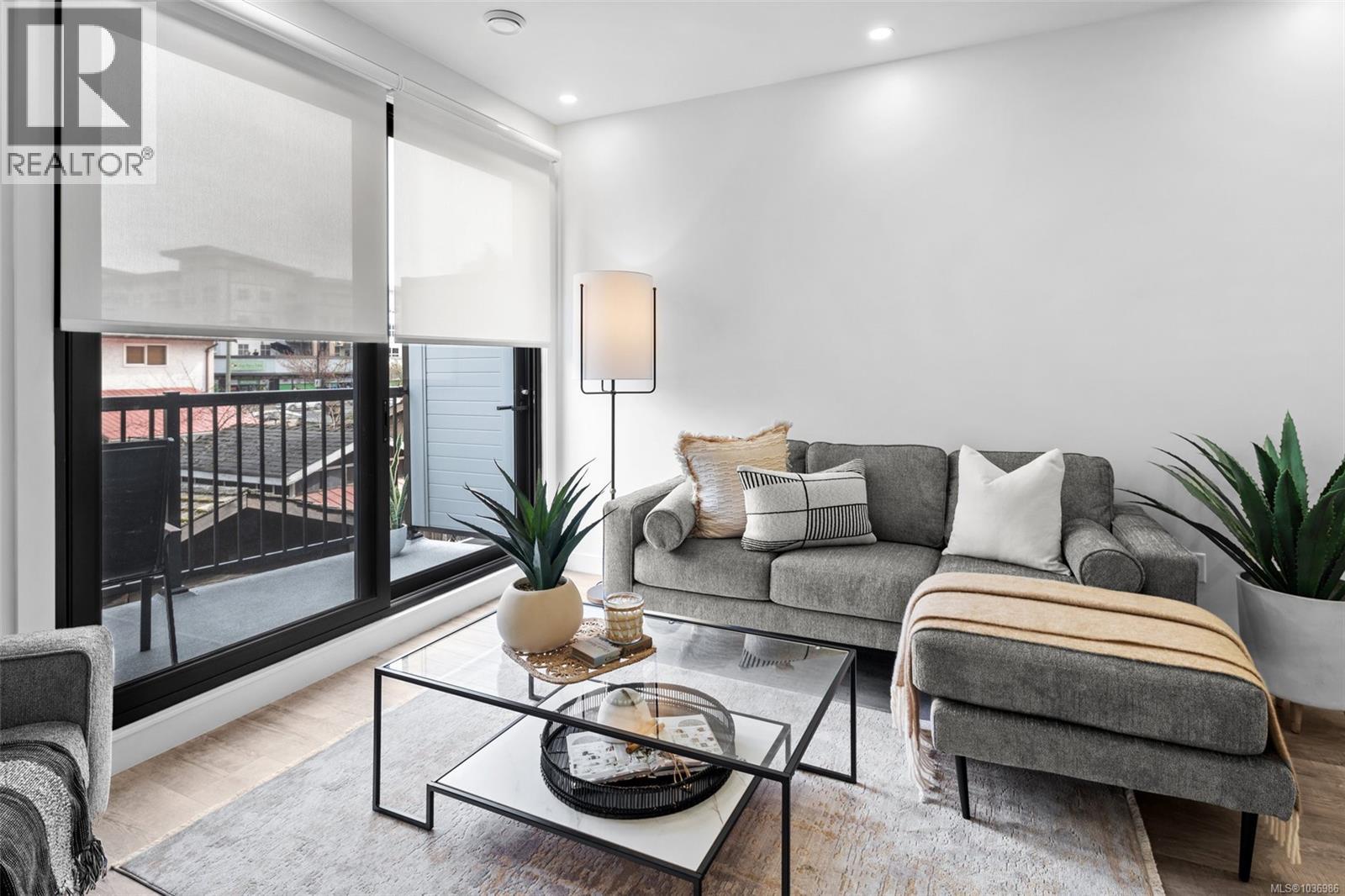#122 916 Orono Ave - 12