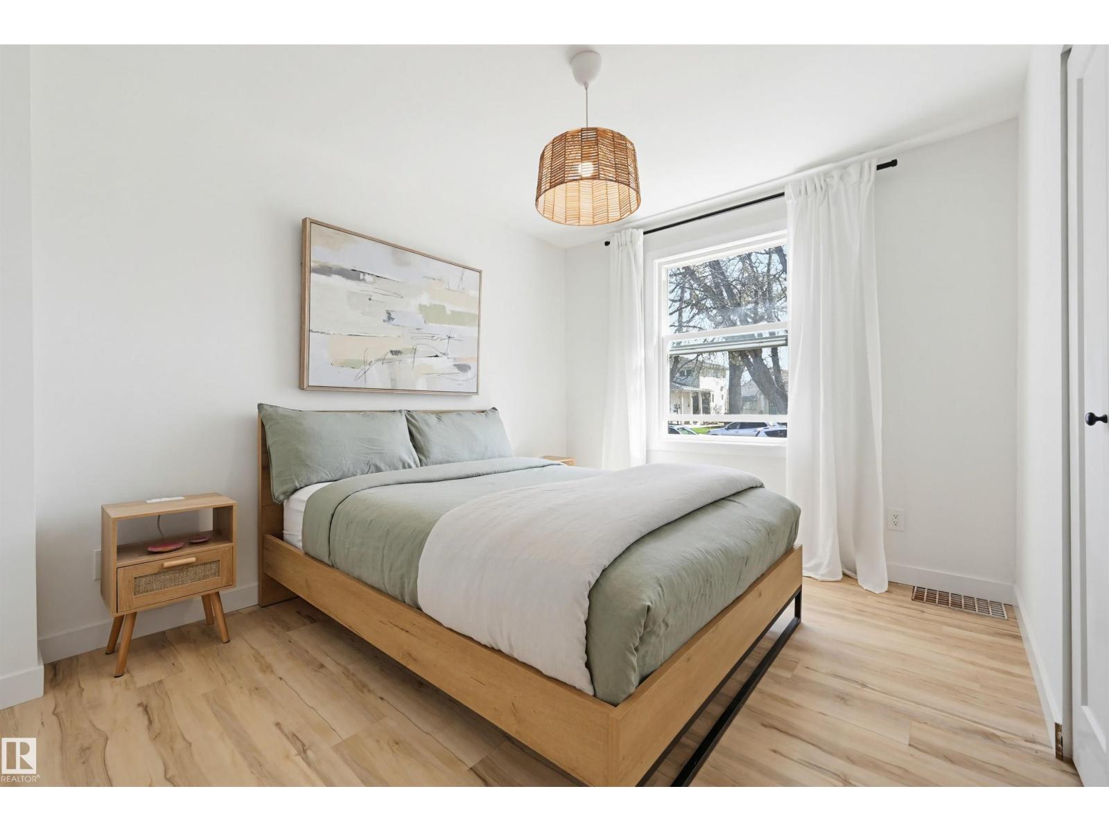 11210 105 ST NW - 14