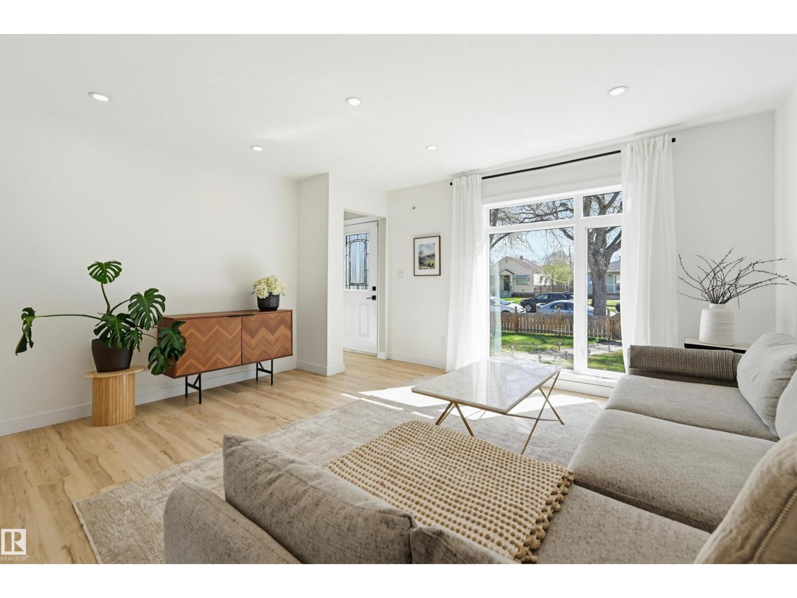 11210 105 ST NW - 2