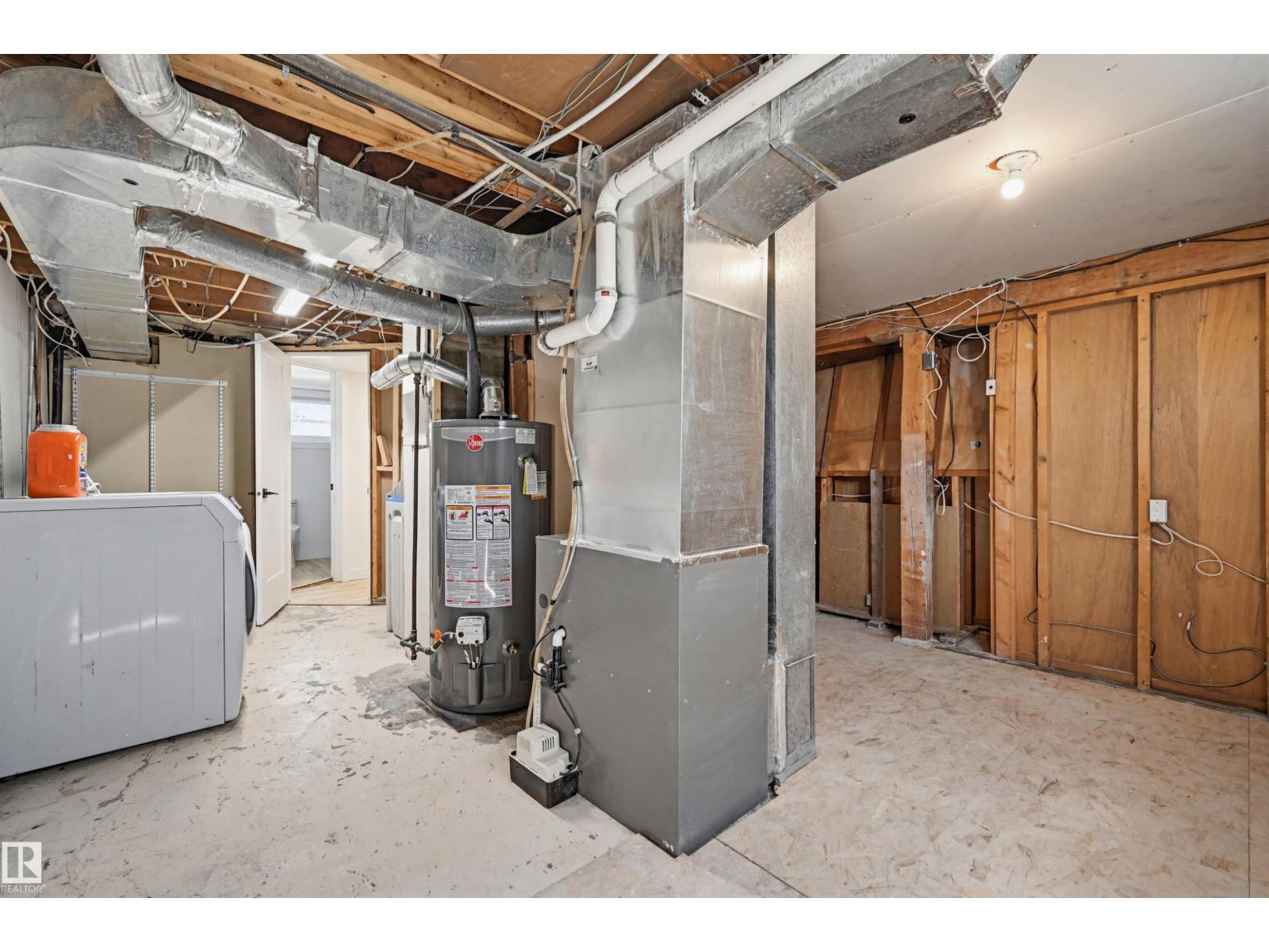 11210 105 ST NW - 31