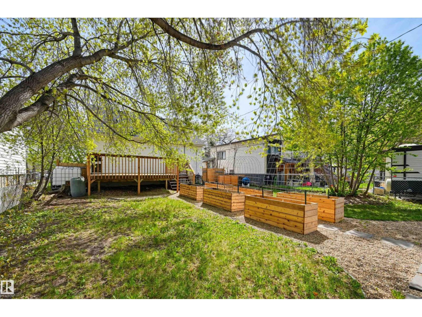 11210 105 ST NW - 36