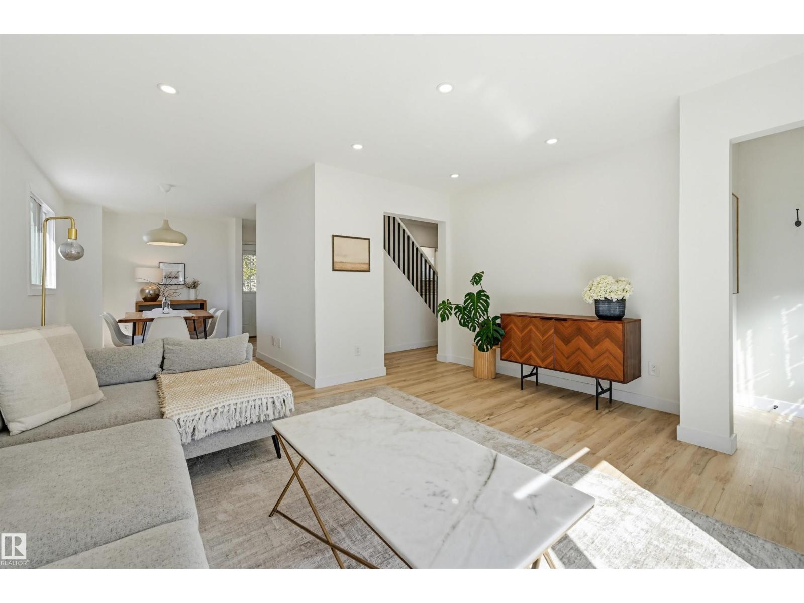 11210 105 ST NW - 4