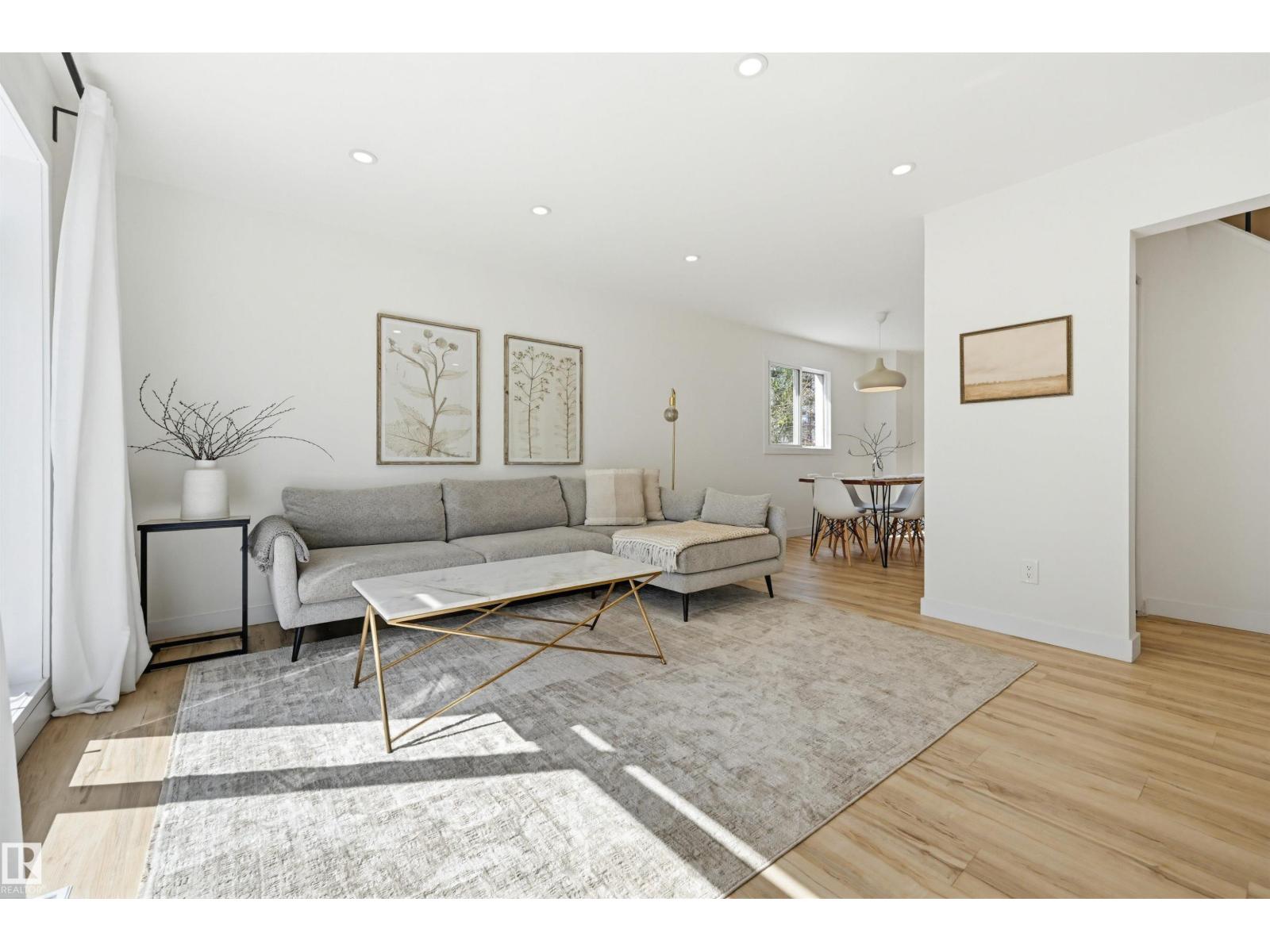 11210 105 ST NW - 5