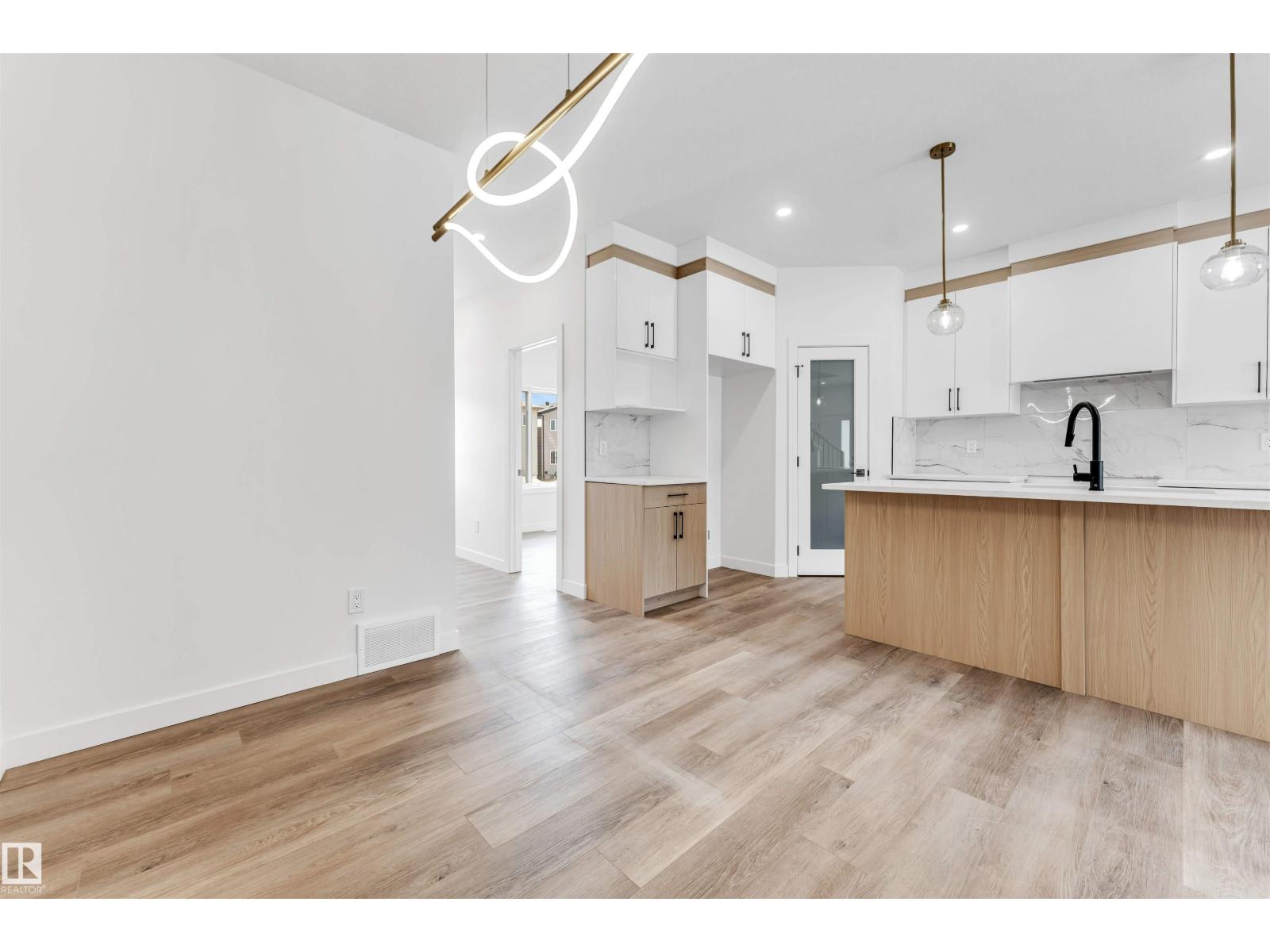 228 24 ST SW - 18