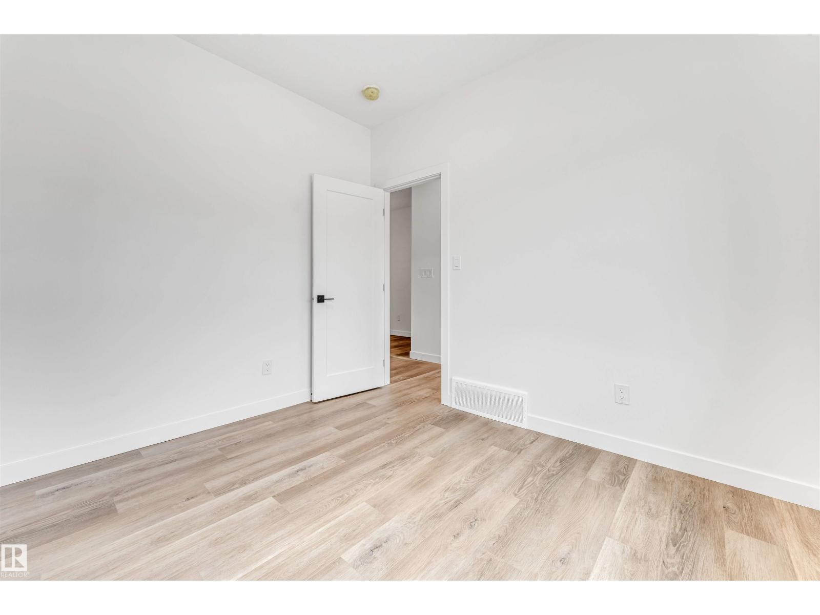 228 24 ST SW - 21