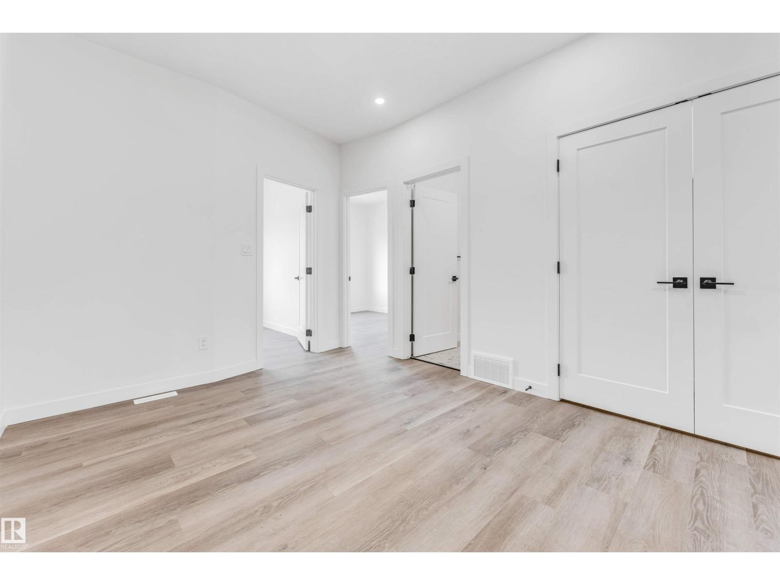 228 24 ST SW - 33