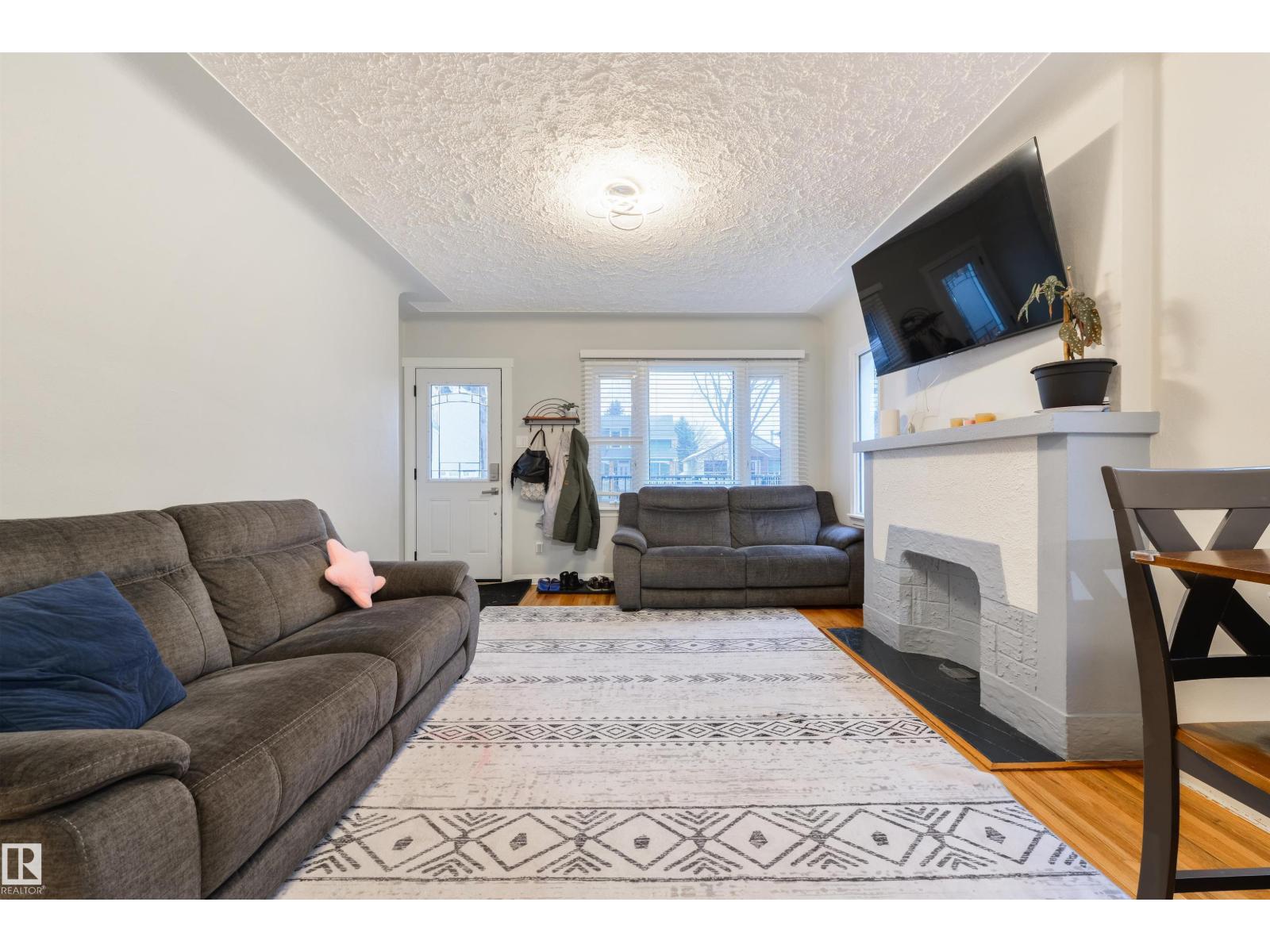 11208 66 ST NW - 5