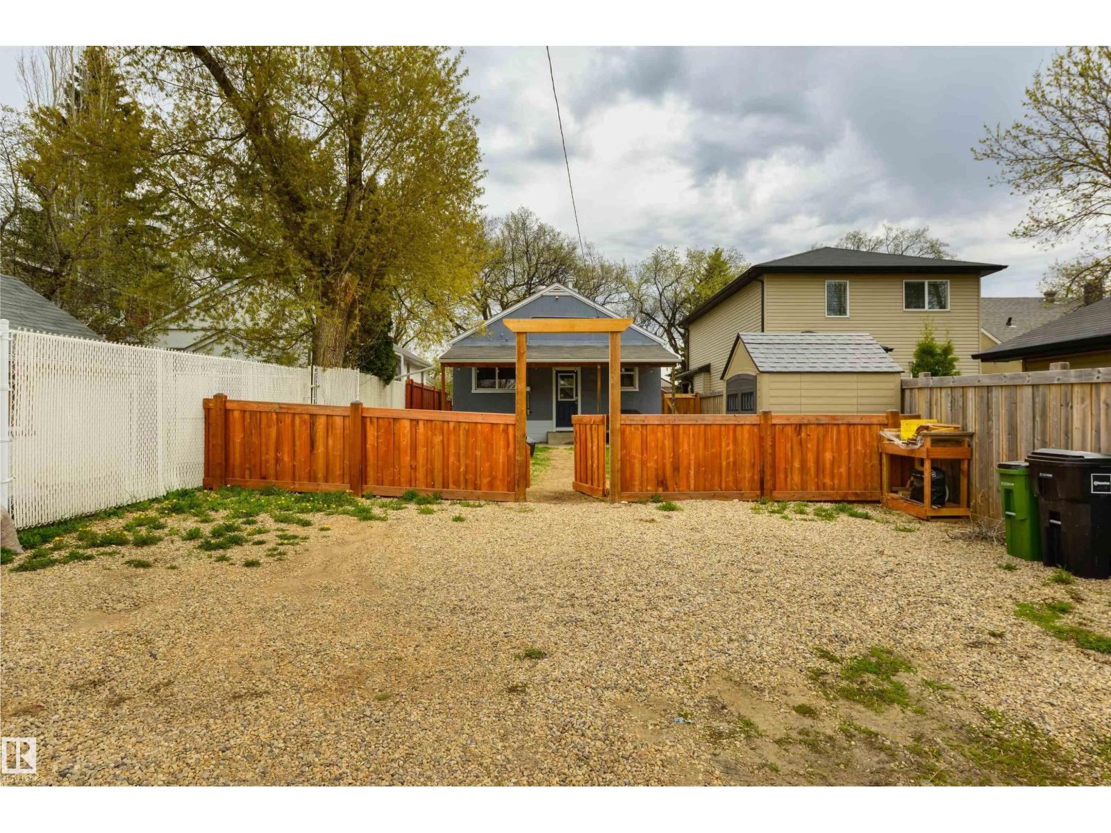 11208 66 ST NW - 33