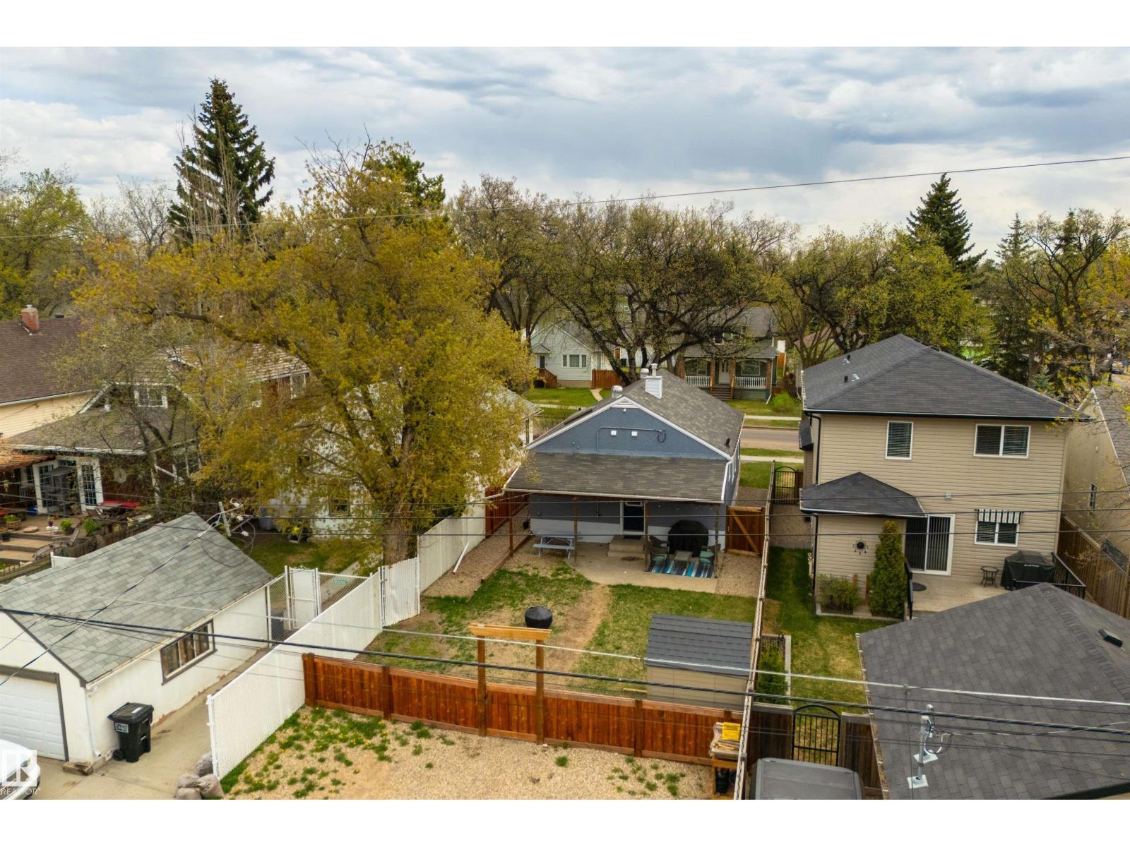 11208 66 ST NW - 41