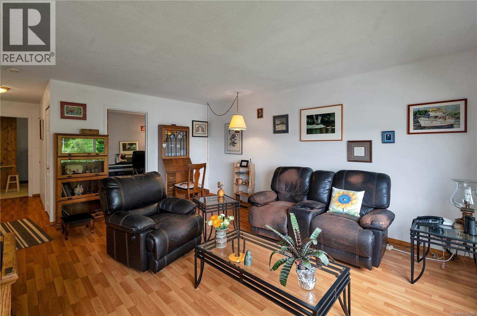 #31 940 Island Hwy S - 7