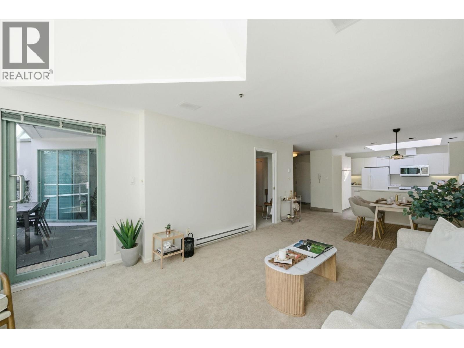 205 565 17TH STREET, West Vancouver