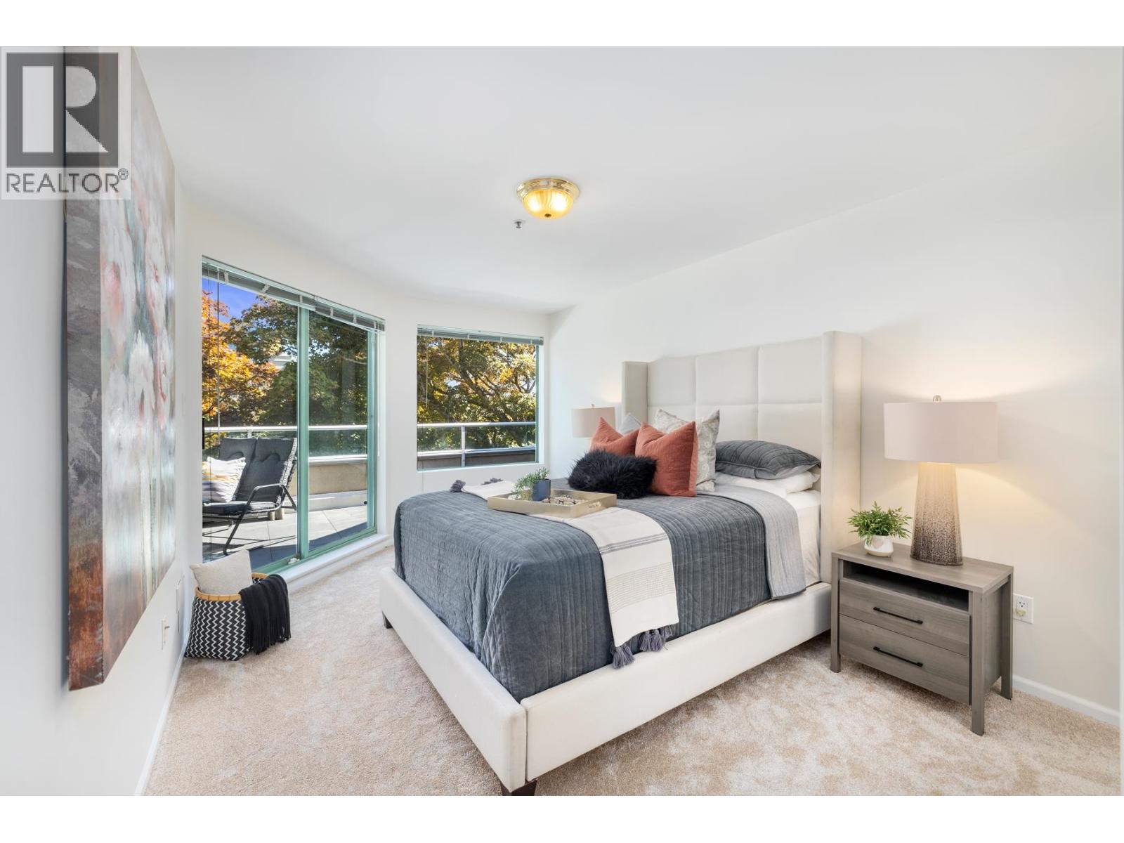 205 565 17TH STREET, West Vancouver