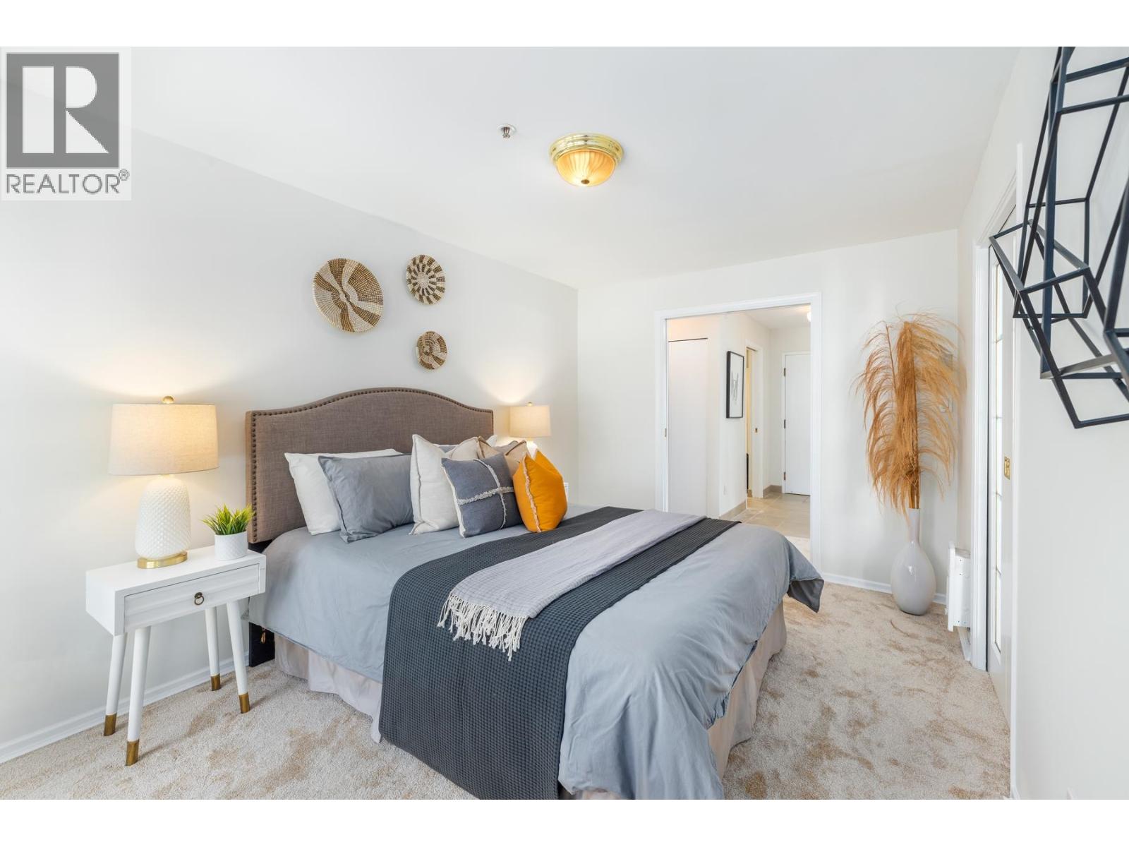 205 565 17TH STREET, West Vancouver