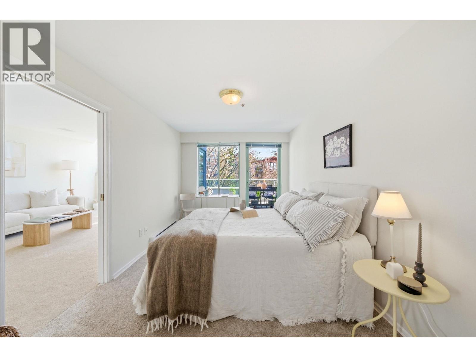205 565 17TH STREET, West Vancouver