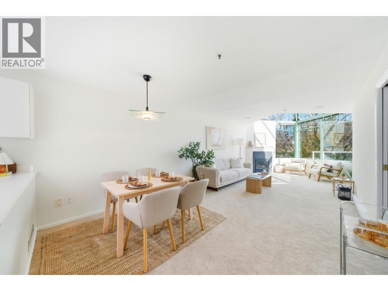 205 565 17TH STREET, West Vancouver