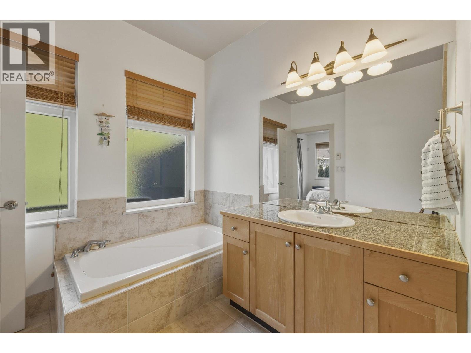 22 39758 GOVERNMENT ROAD, Squamish
