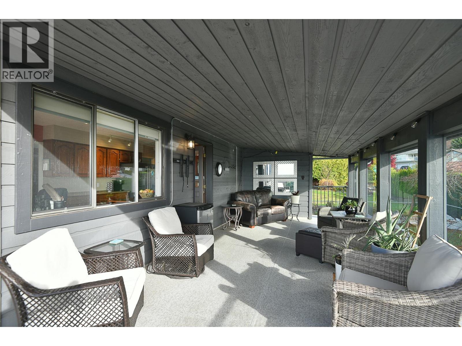 4926 LAUREL AVENUE, Sechelt