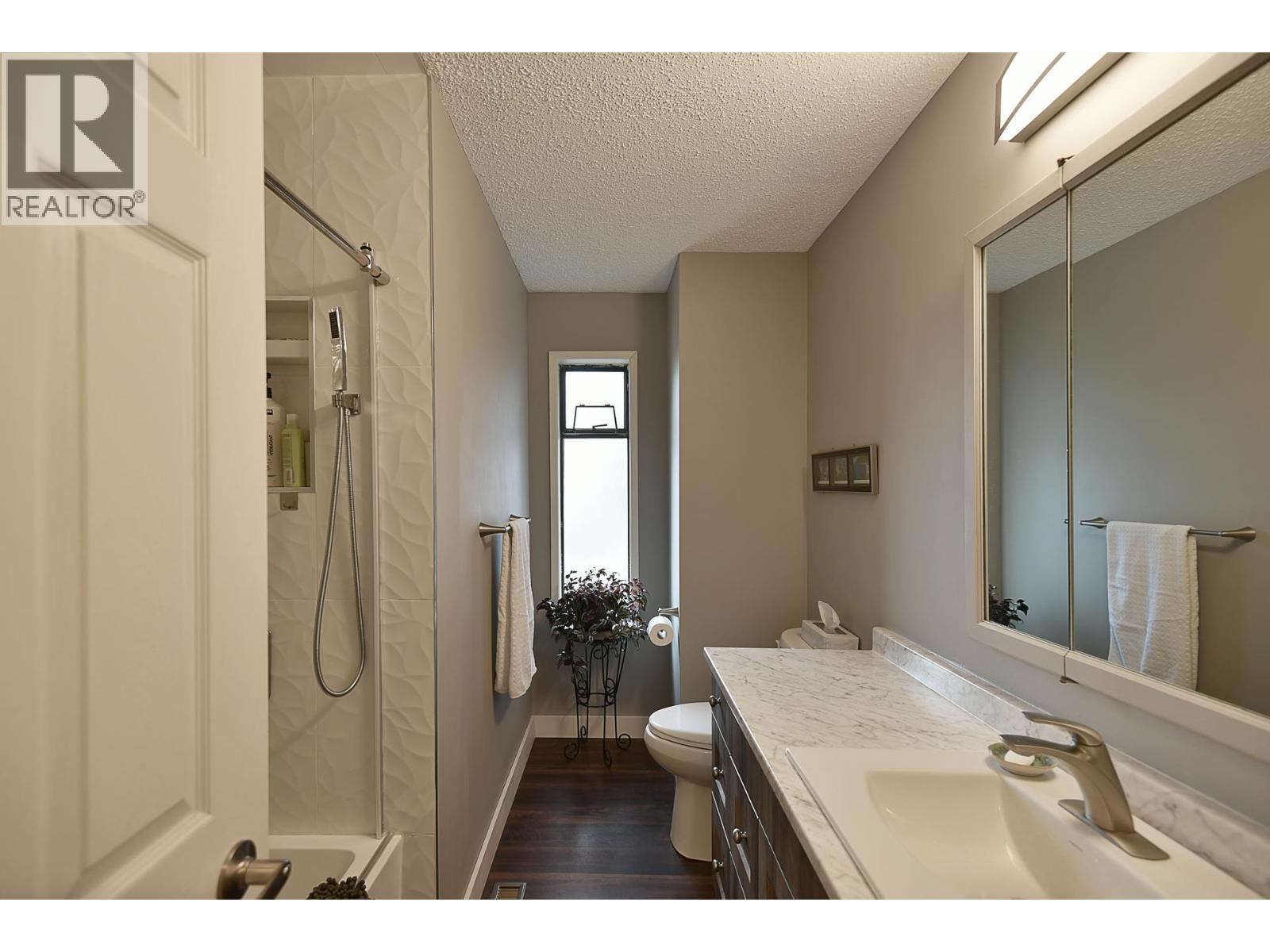 4926 LAUREL AVENUE, Sechelt