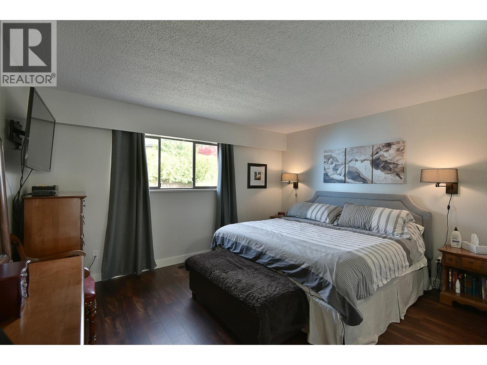 4926 LAUREL AVENUE, Sechelt