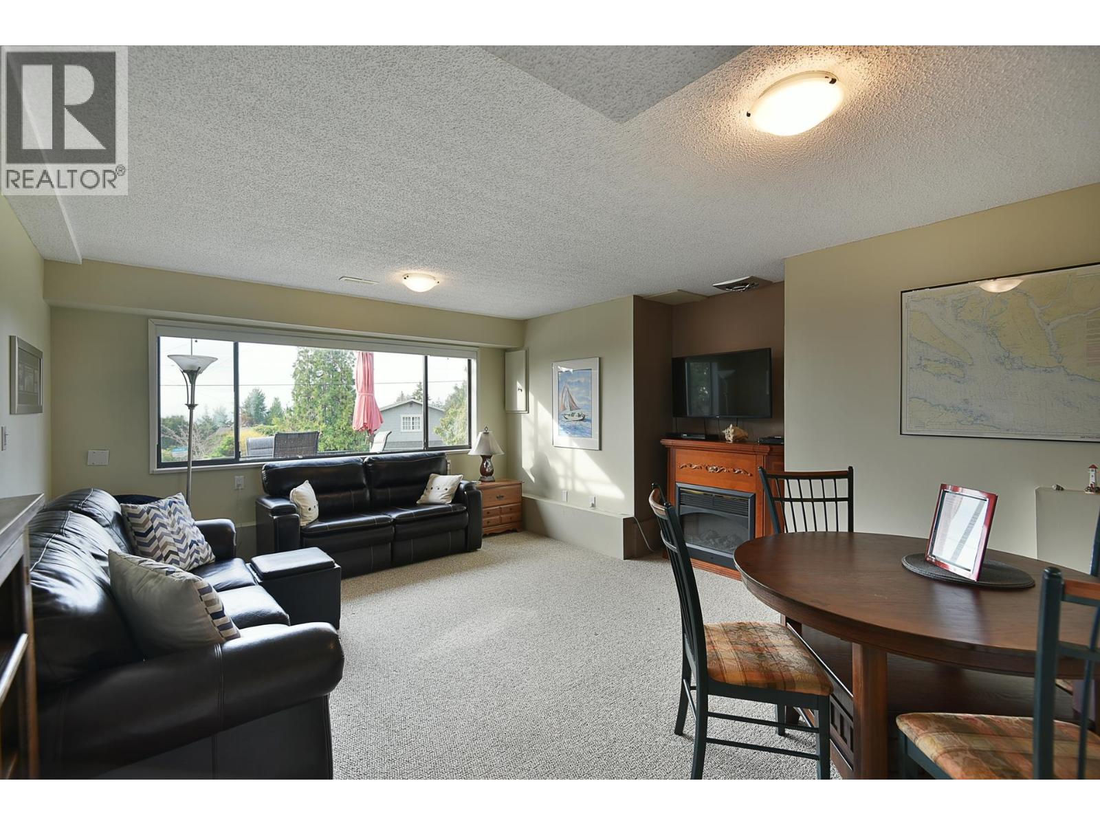 4926 LAUREL AVENUE, Sechelt