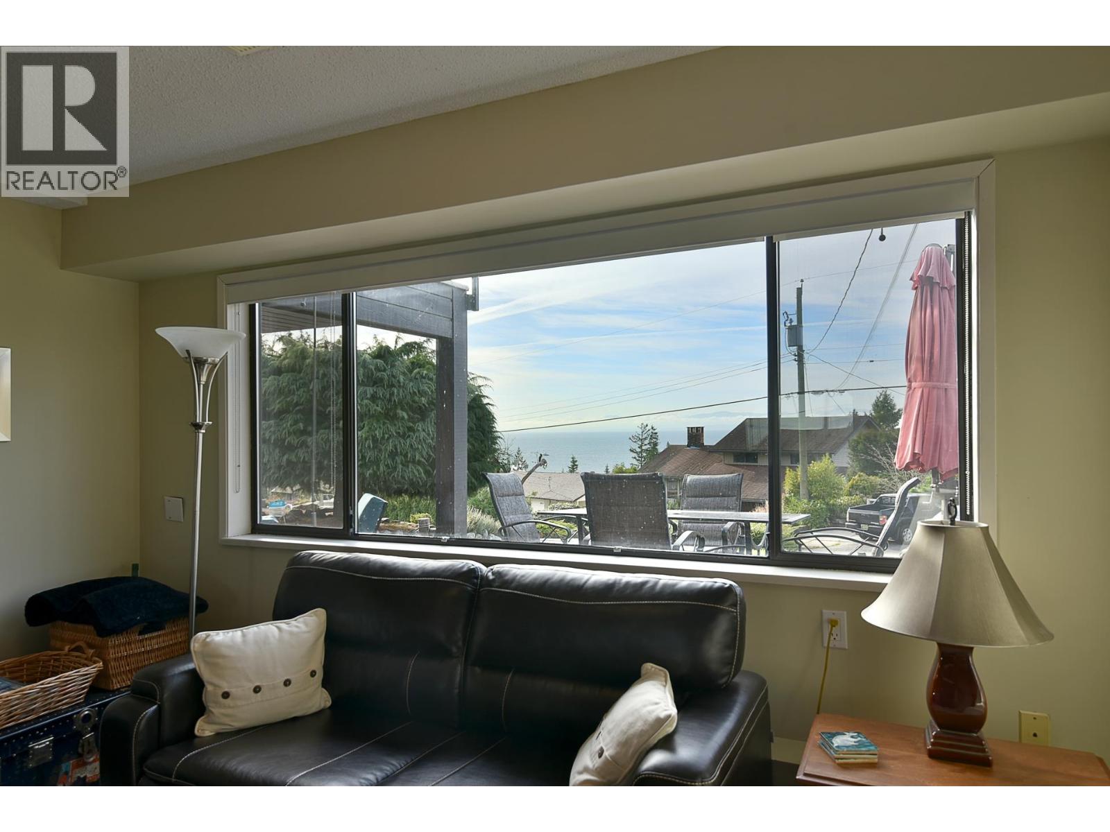 4926 LAUREL AVENUE, Sechelt