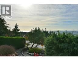 4926 Laurel Avenue, Sechelt, BC V7Z0B7 Photo 8
