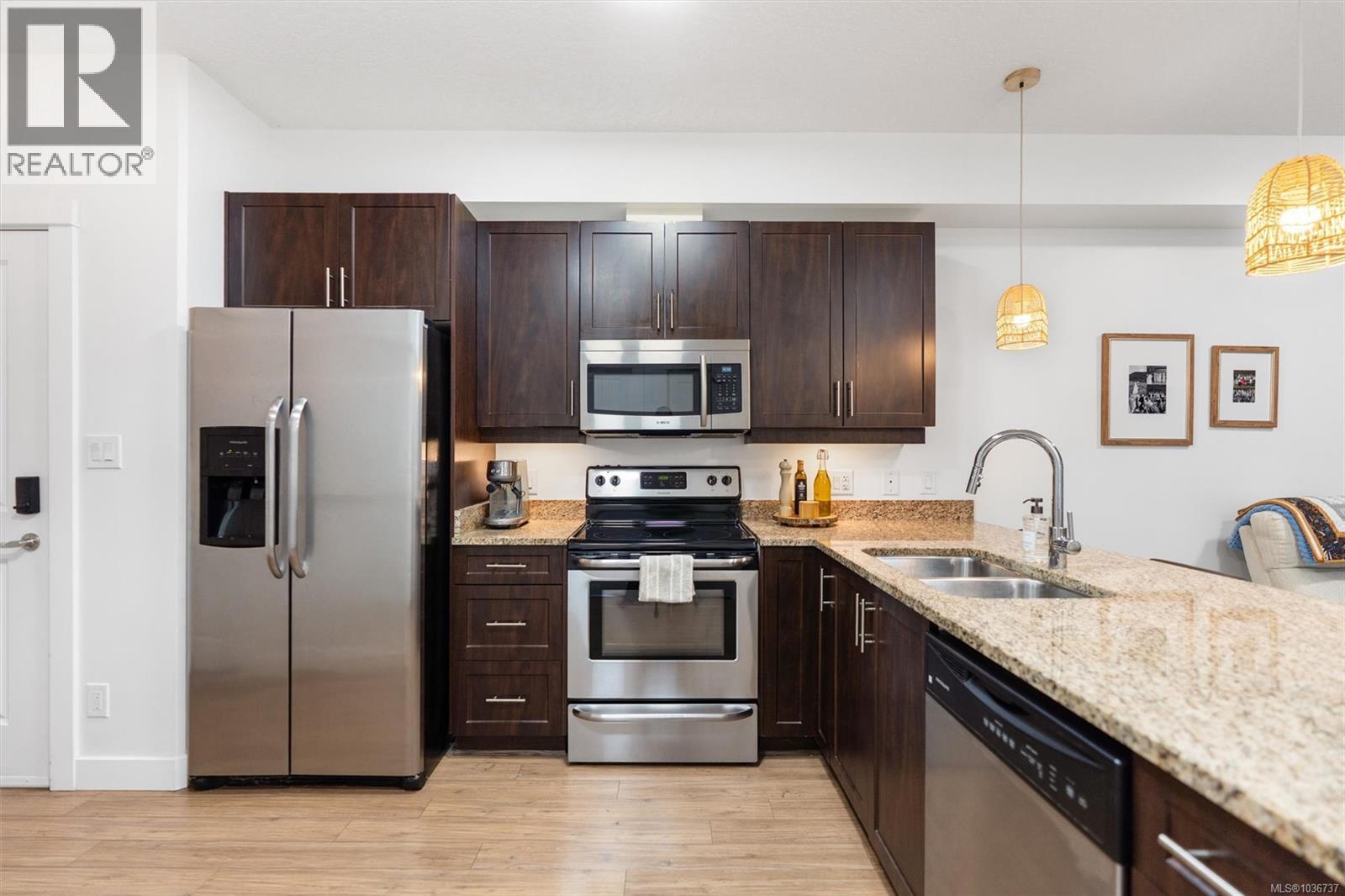 #216 938 Dunford Ave - Image 3