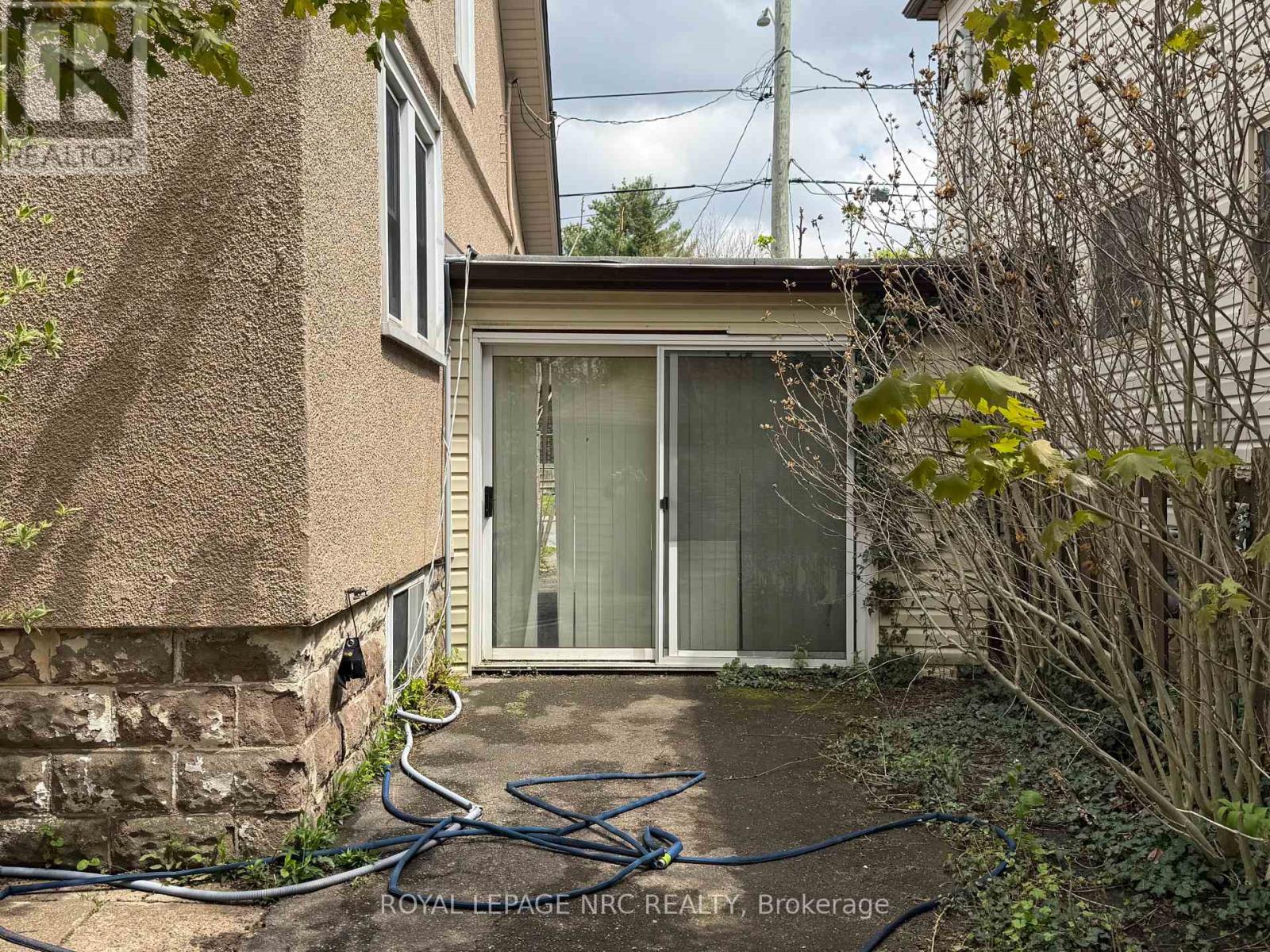 UPPER UNIT - 5715 HIGHLAND AVENUE