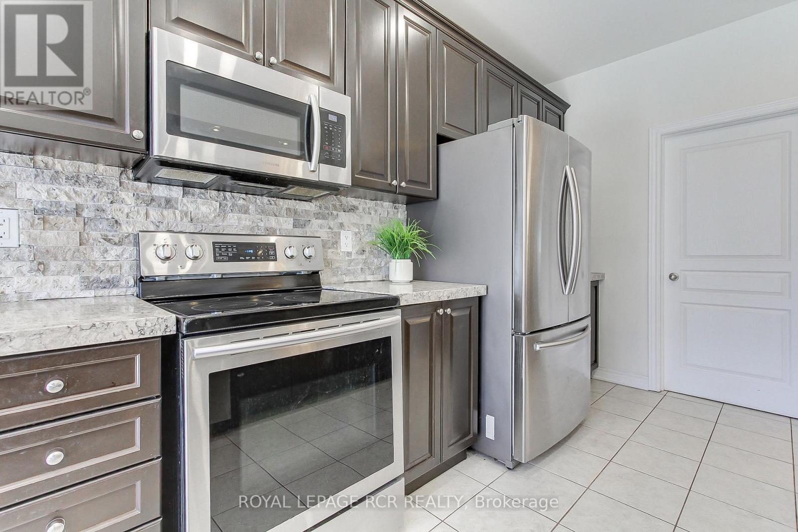 19 WYNDHAM CIRCLE - 12