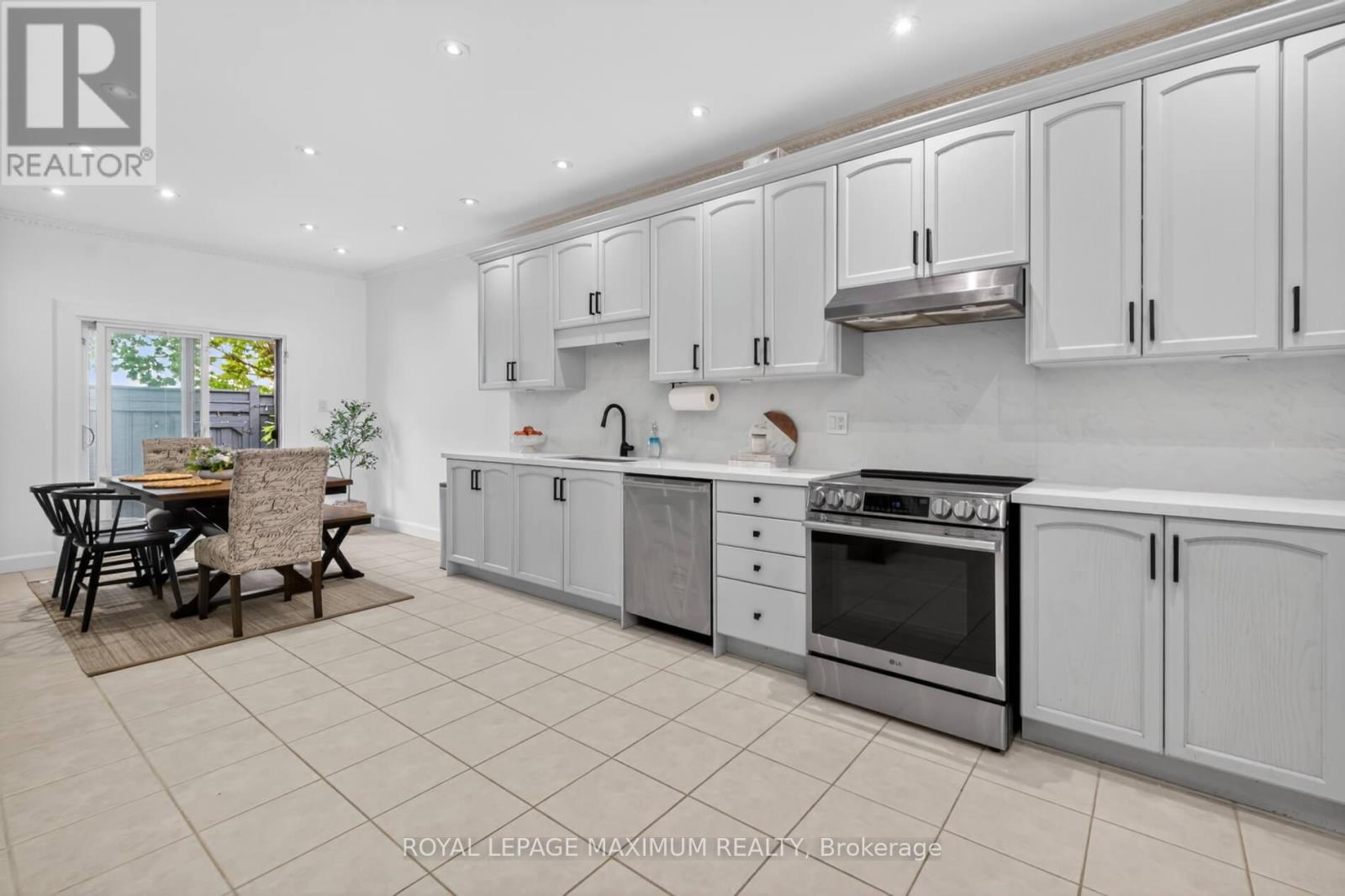 3 AMALFI COURT - 11