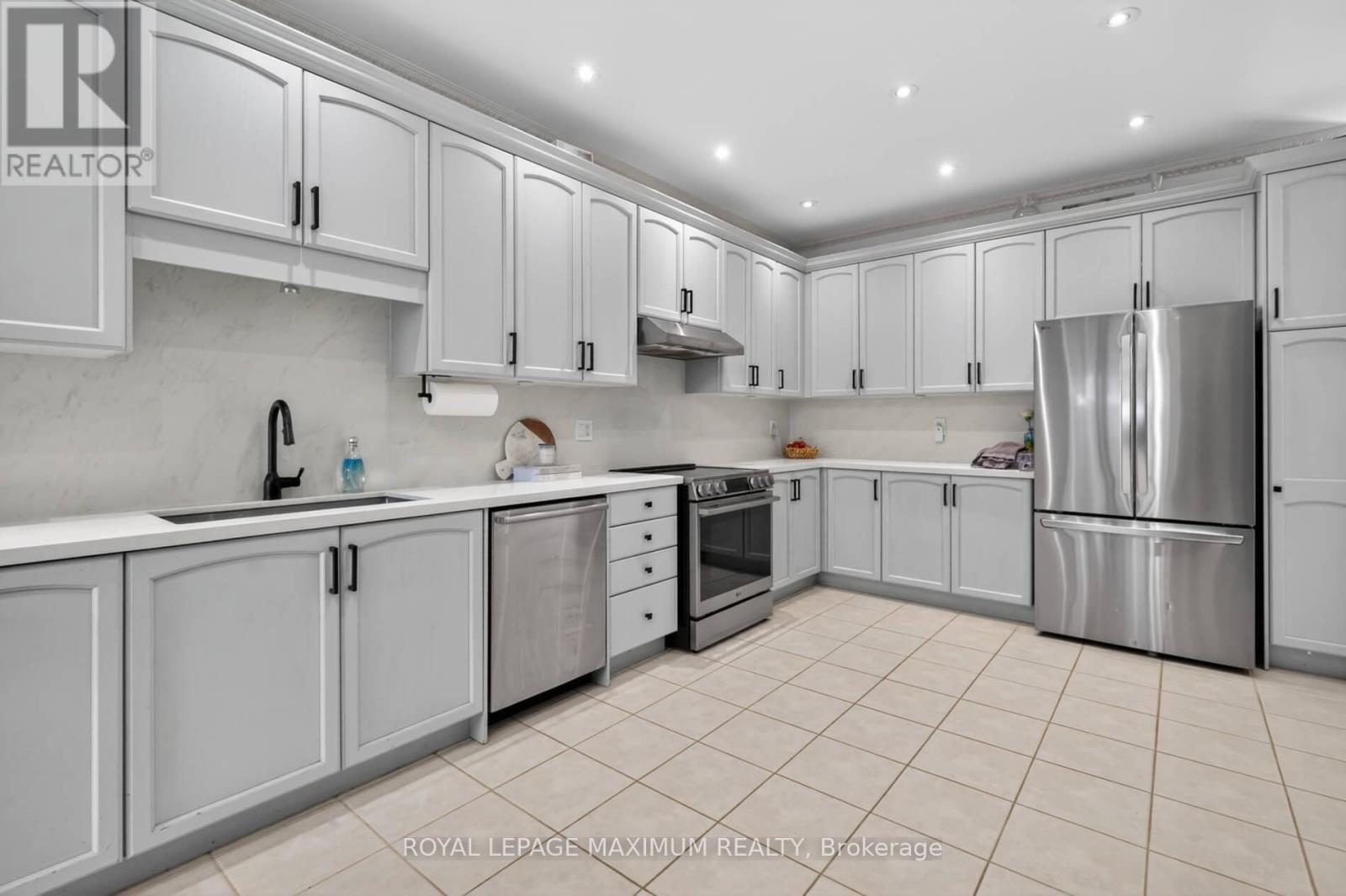 3 AMALFI COURT - 12