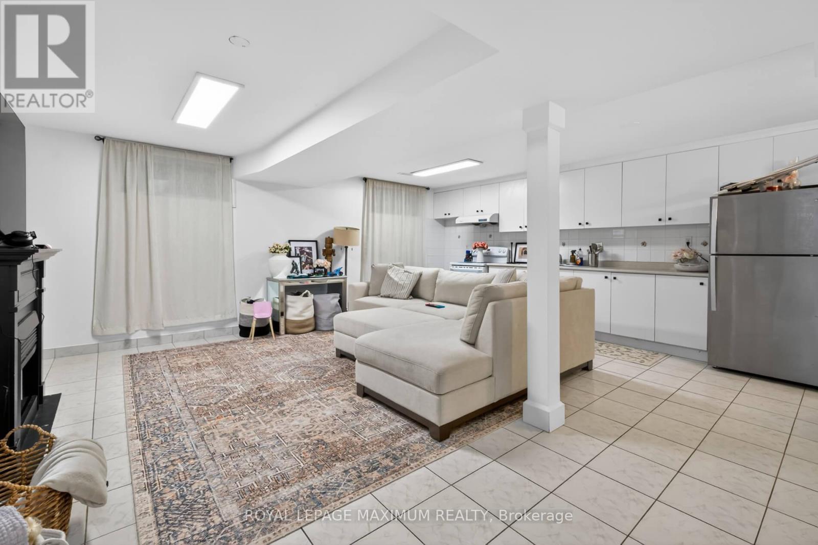 3 AMALFI COURT - 23