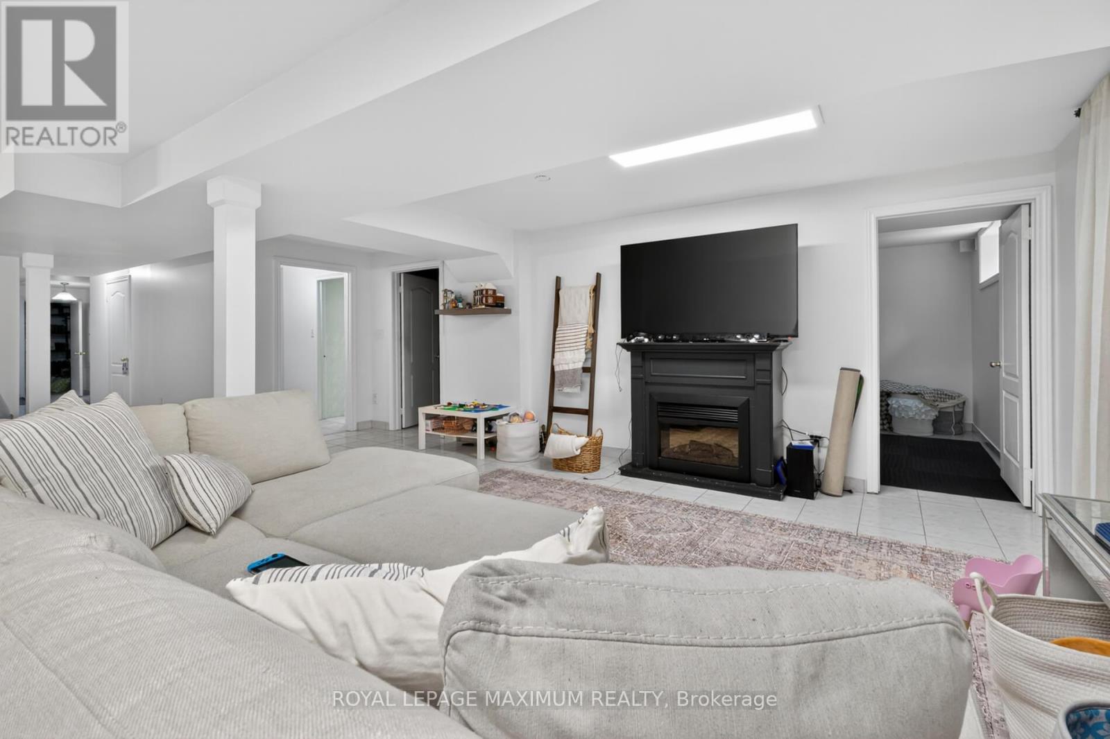 3 AMALFI COURT - 24