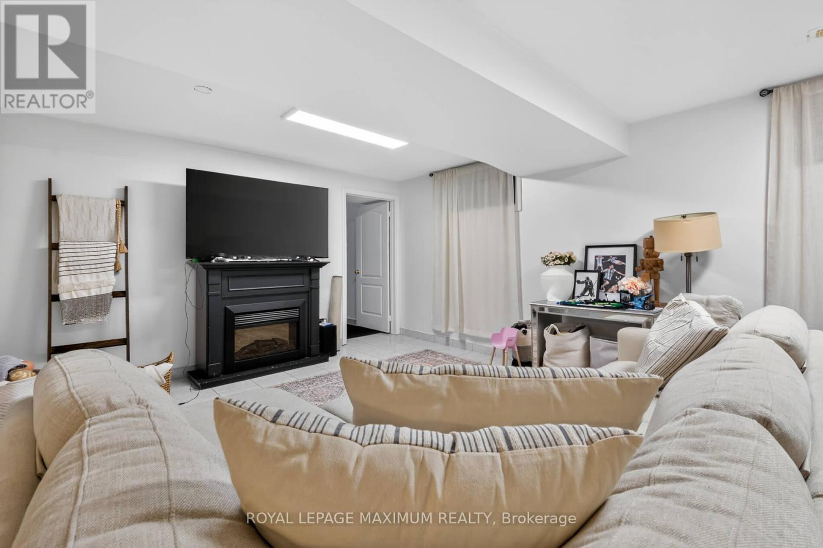 3 AMALFI COURT - 25