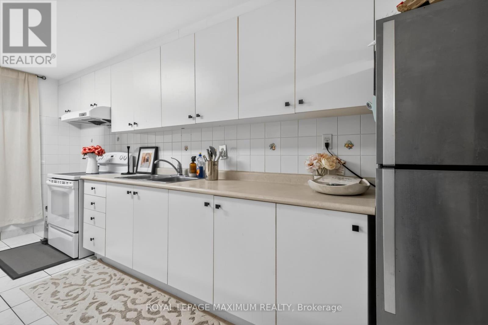 3 AMALFI COURT - 28